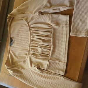 Long sleeve crop top